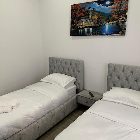 Hotel Restaurant Deso Shijak Exteriér fotografie