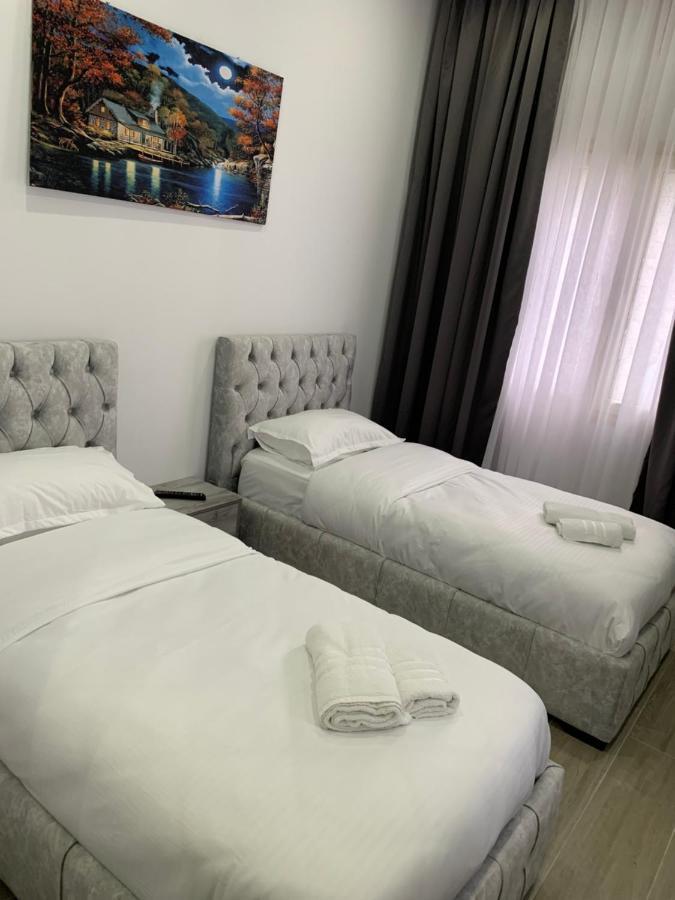 Hotel Restaurant Deso Shijak Exteriér fotografie