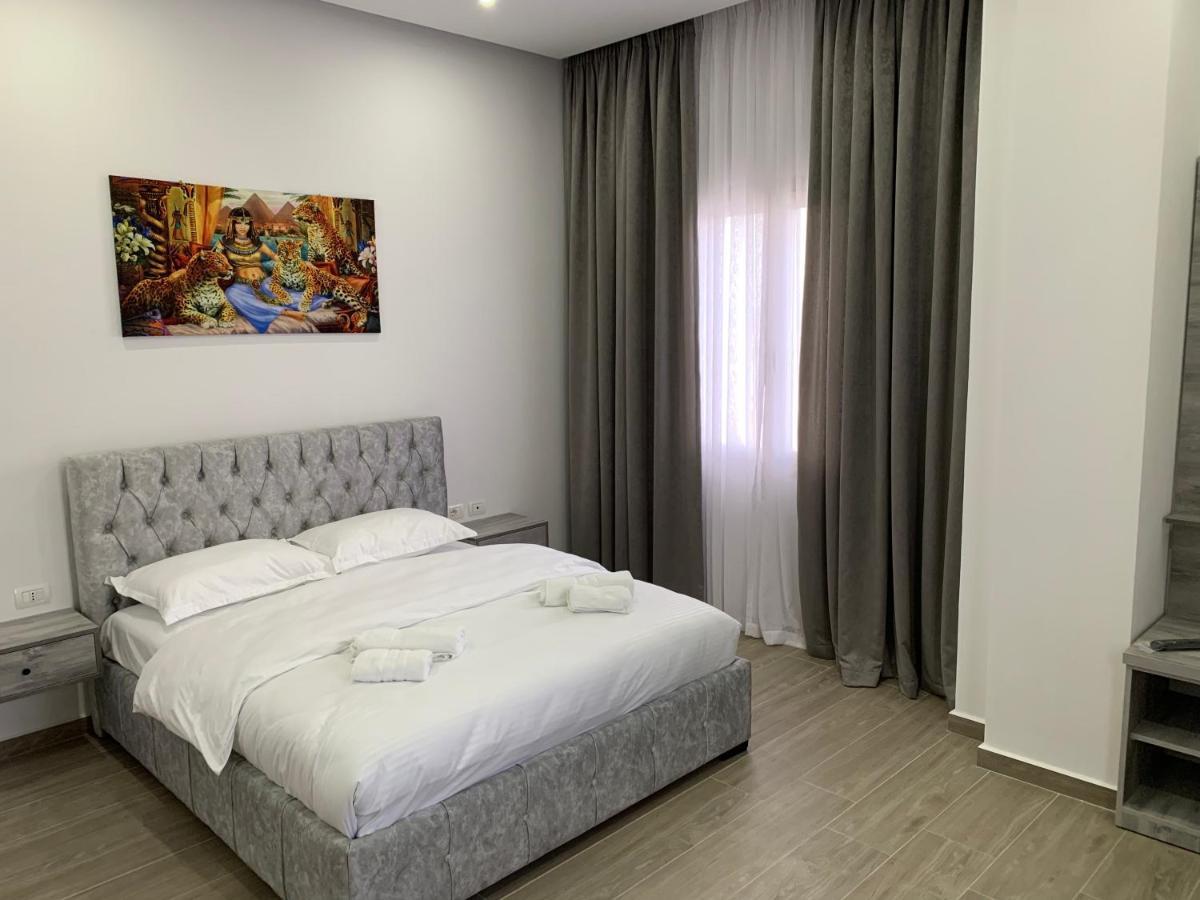 Hotel Restaurant Deso Shijak Exteriér fotografie